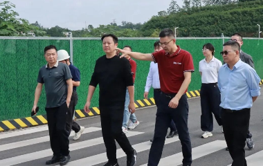 三江新區(qū)（臨港經(jīng)開區(qū)）黨工委委員、南溪經(jīng)開區(qū)管委會主任李勇率隊調(diào)研遠東股份宜賓智能產(chǎn)業(yè)園