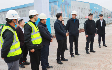 南溪經(jīng)開(kāi)區(qū)黨工委副書(shū)記、管委會(huì)主任李勇一行蒞臨遠(yuǎn)東股份宜賓智能產(chǎn)業(yè)園調(diào)研指導(dǎo)